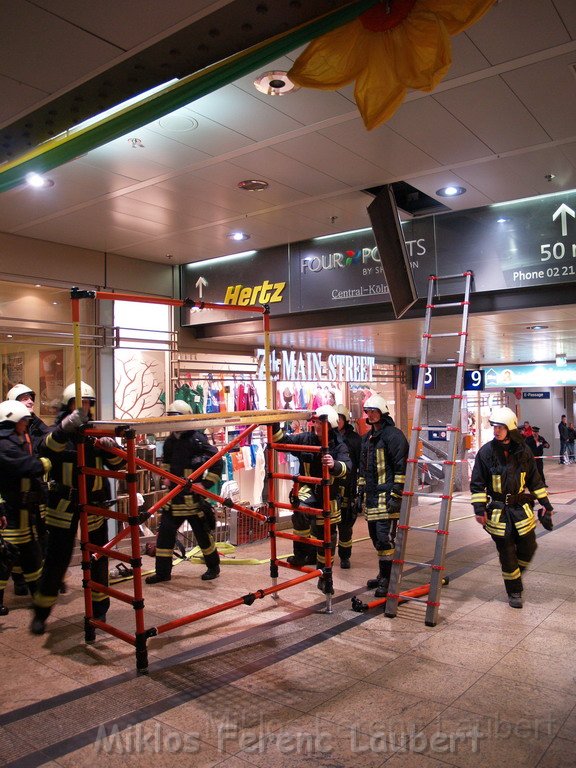 Halogenlampe durchgebrannt Koeln Hauptbahnhof P16.JPG